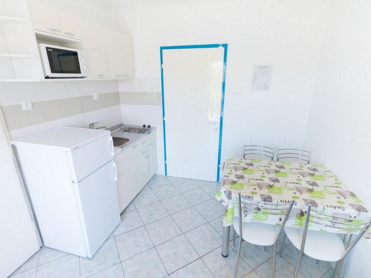 Apartment And Rooms Kristina Baška Екстериор снимка